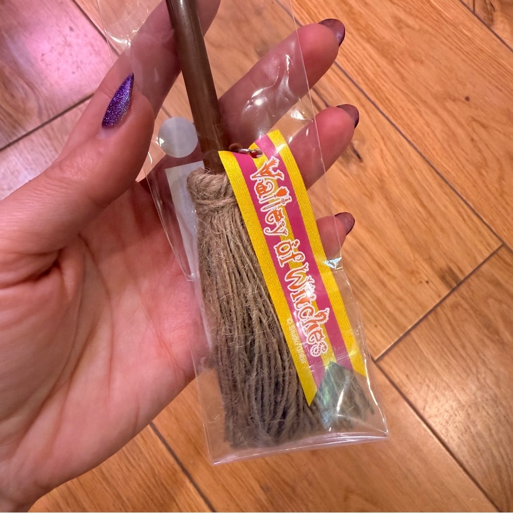 Ghibli Park Kiki’s Delivery Service Broom Pen NWT Valley of Witches Exclusive